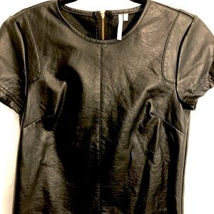Faux black leather Size M Top Cest Kiss Vegan leather crop  zipper back
